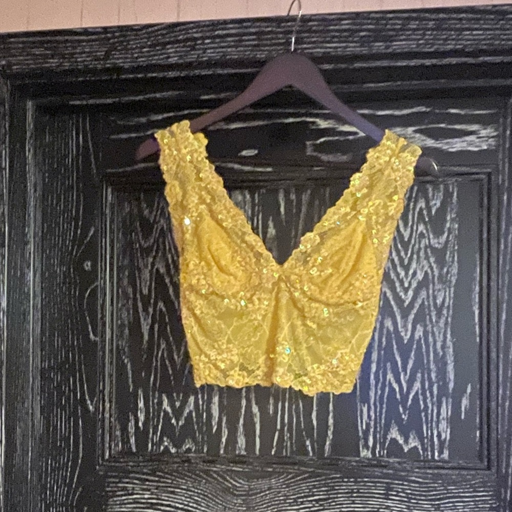 New with tags bebe crop top